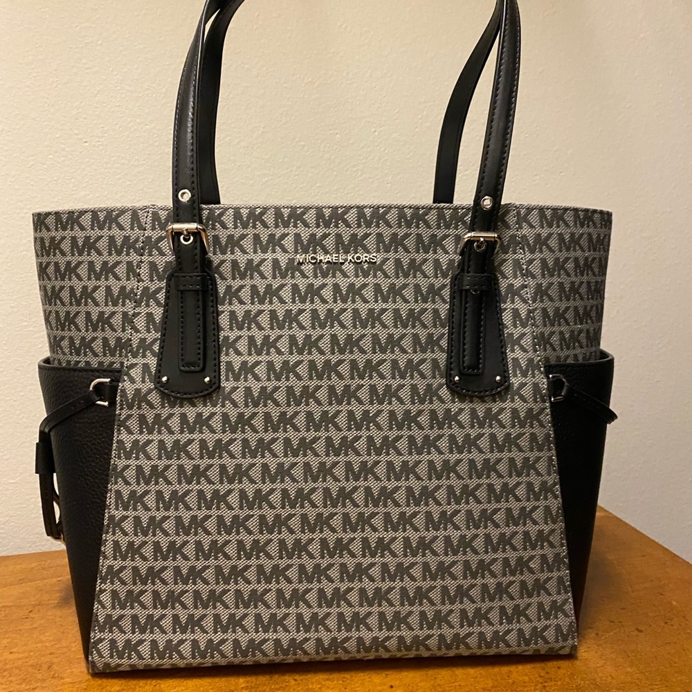 New Beautiful Michael Kors purse!